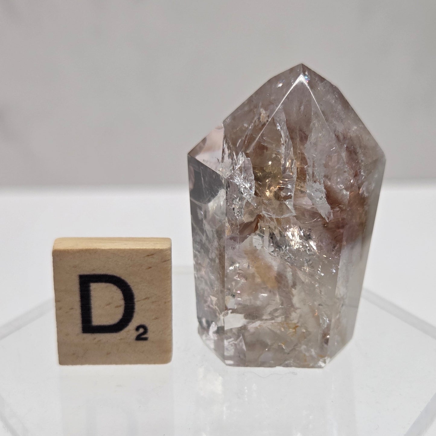 Crystal-like object on a white background with a Scrabble tile spelling 'D2'.