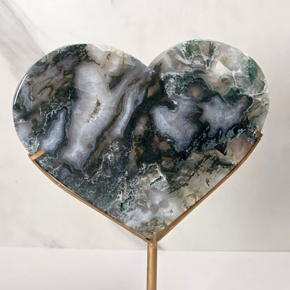 Heart-shaped agate stone wall plaque on a gold metal stand, featuring natural agate patterns in green, gray, and white.