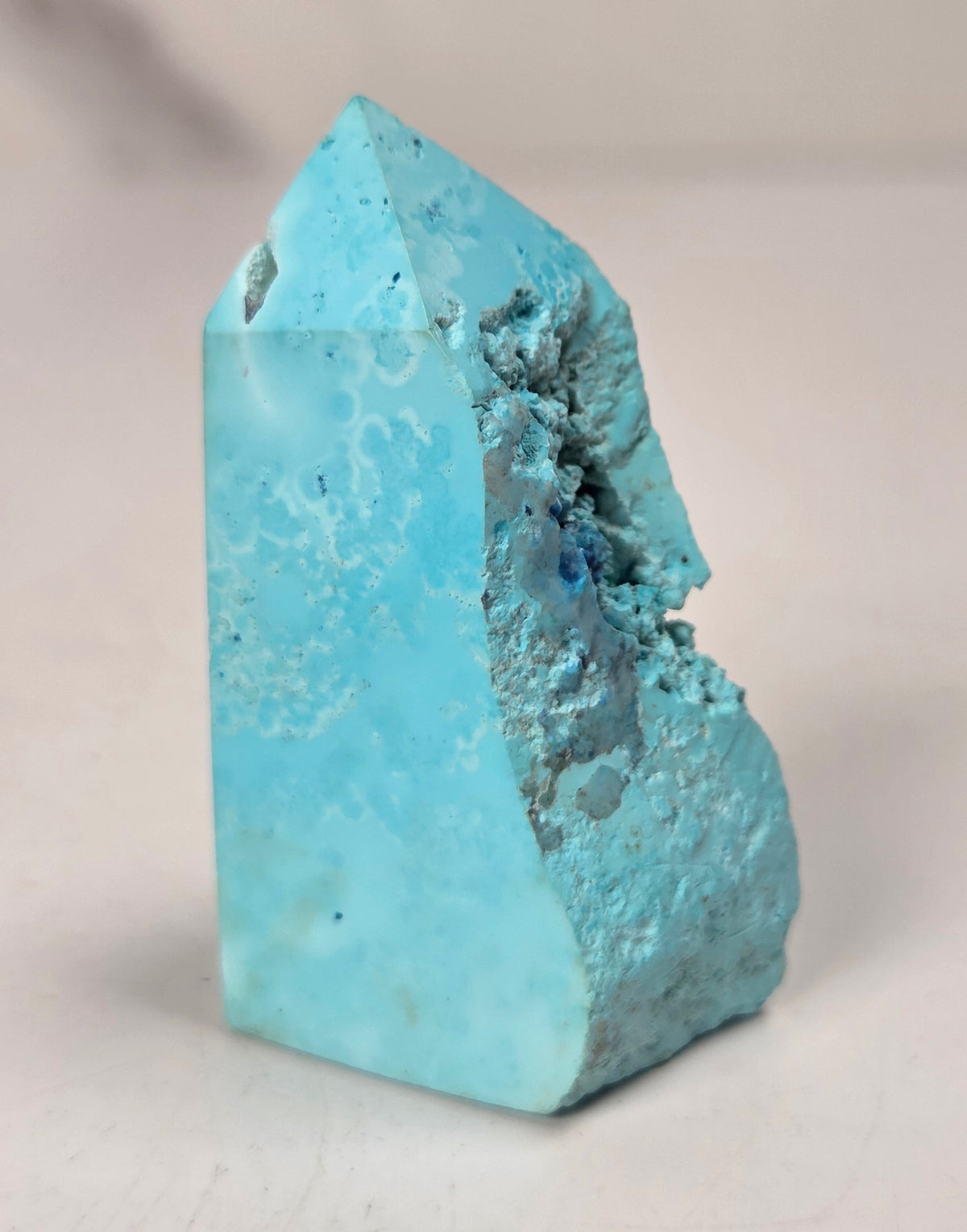 Light blue crystal point on a grey background