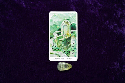 Crystal Keys Tarot: 78 Cards & 176-Page Full-Color Guidebook