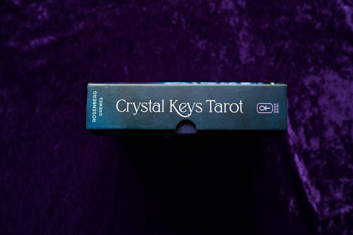 Crystal Keys Tarot: 78 Cards & 176-Page Full-Color Guidebook