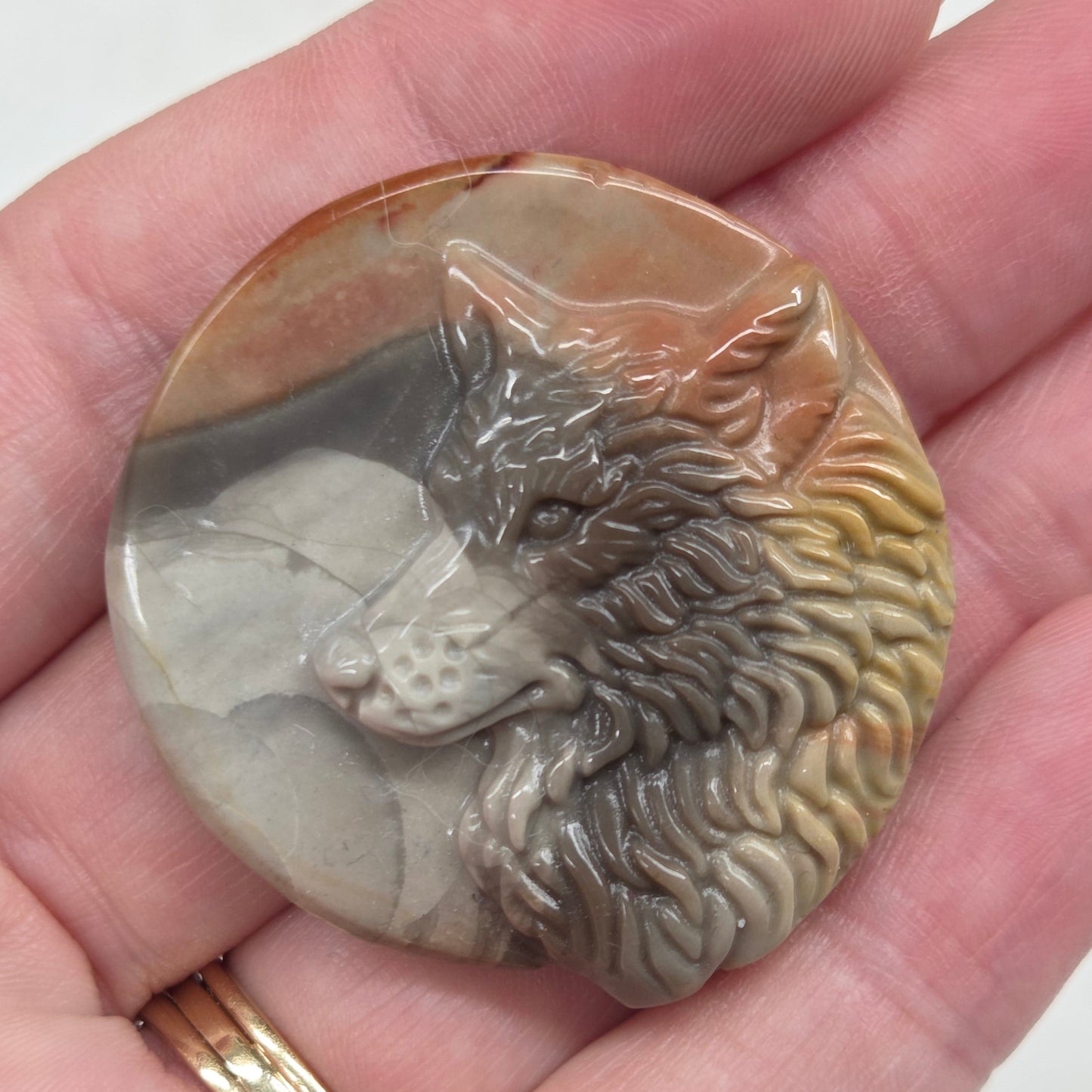 Alashan Agate mini carving - Wolf coin