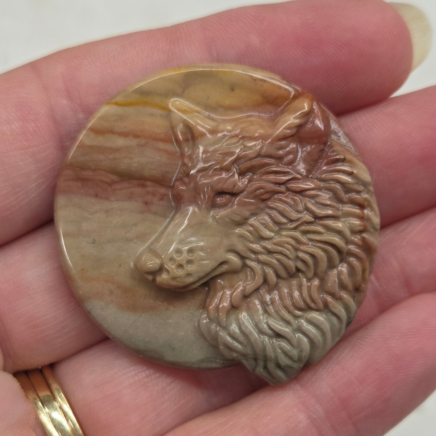Alashan Agate mini carving - Wolf coin